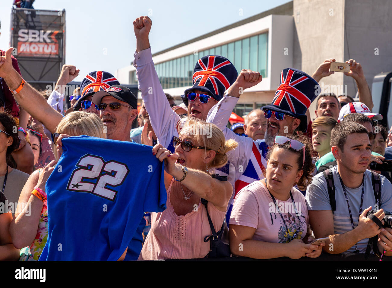 Alex Lowes Fans feiern nach dem Rennen Superpole Portimao Sept 2019 Stockfoto