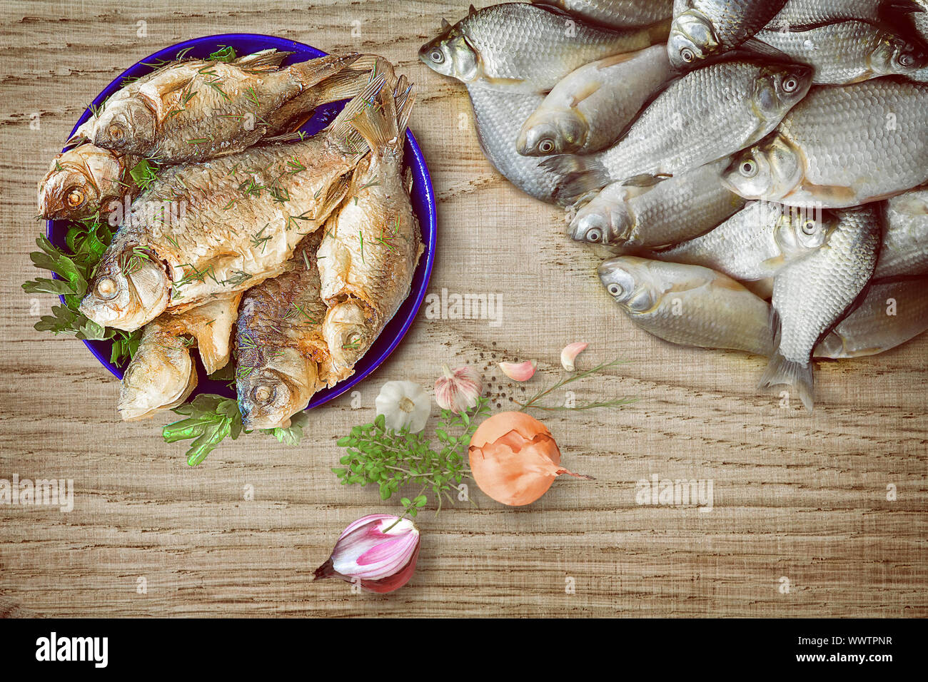 Still life: frittierte und frische Fluss Fisch. Stockfoto