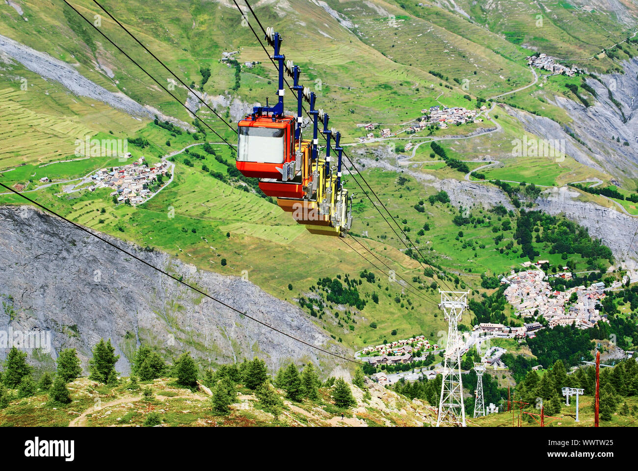 Seilbahn klettern in den Französischen Alpen. Stockfoto