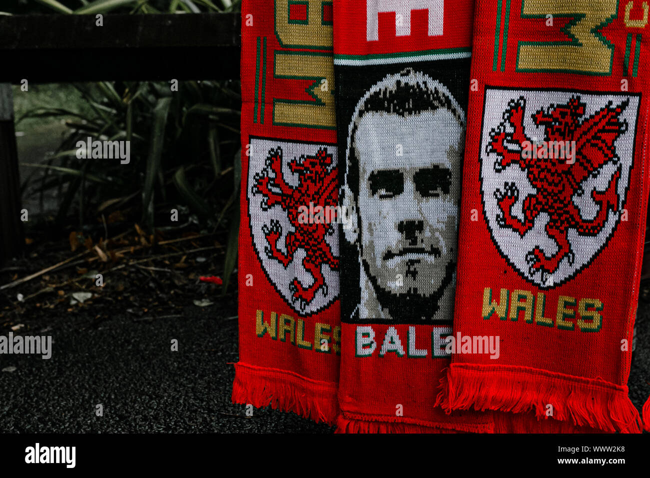 Walisischen Fußball Fan Kultur - die Rote Wand - Wales vs Belarus, Montag, 9. September 2019, Cardiff City Stadium, Wales Stockfoto