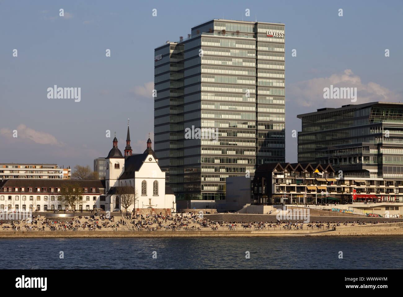Alt St. Heribert mit Lanxess Gebäude, Köln, Rheinland, Nordrhein-Westfalen, Deutschland, Europa Stockfoto