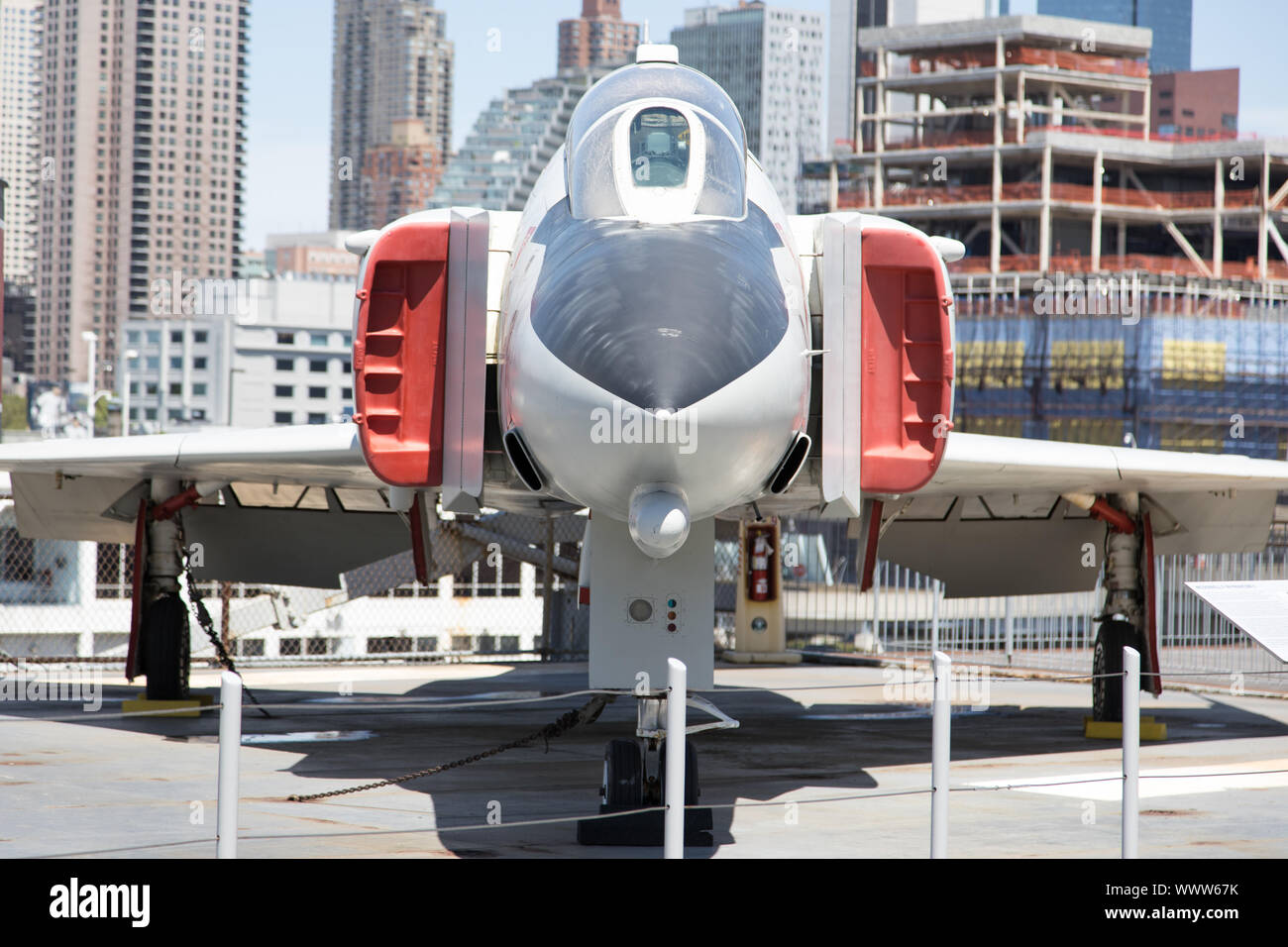 New York, USA - 11. Juni 2019: McDonnellF-4N Phantom II Flugzeuge im Intrepid Sea, Air & Space Museum Stockfoto