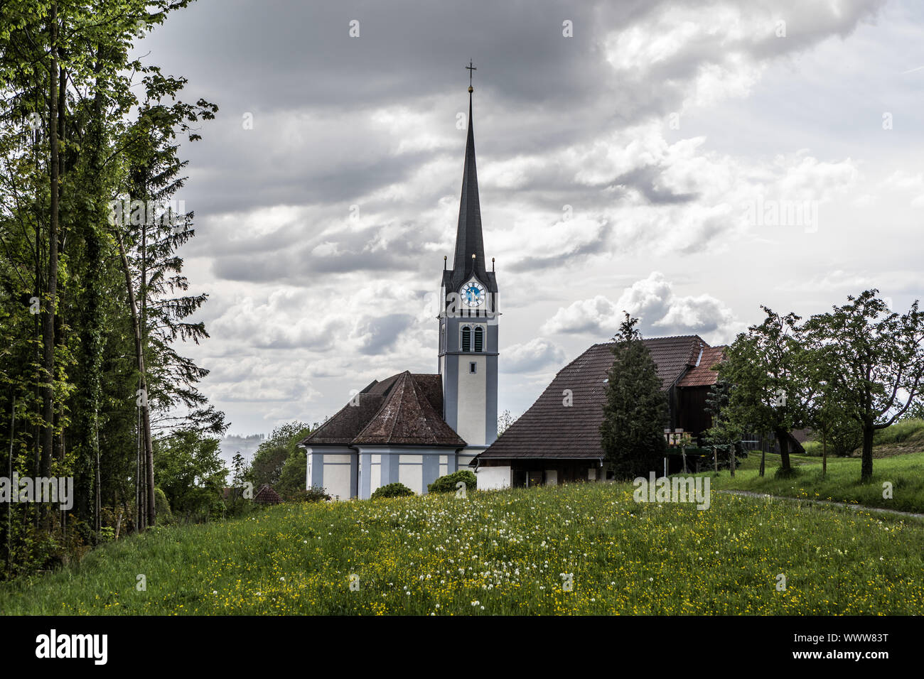 Gewitterwolken über Kirche von Eich, Luzern, Schweiz, Europa Stockfoto
