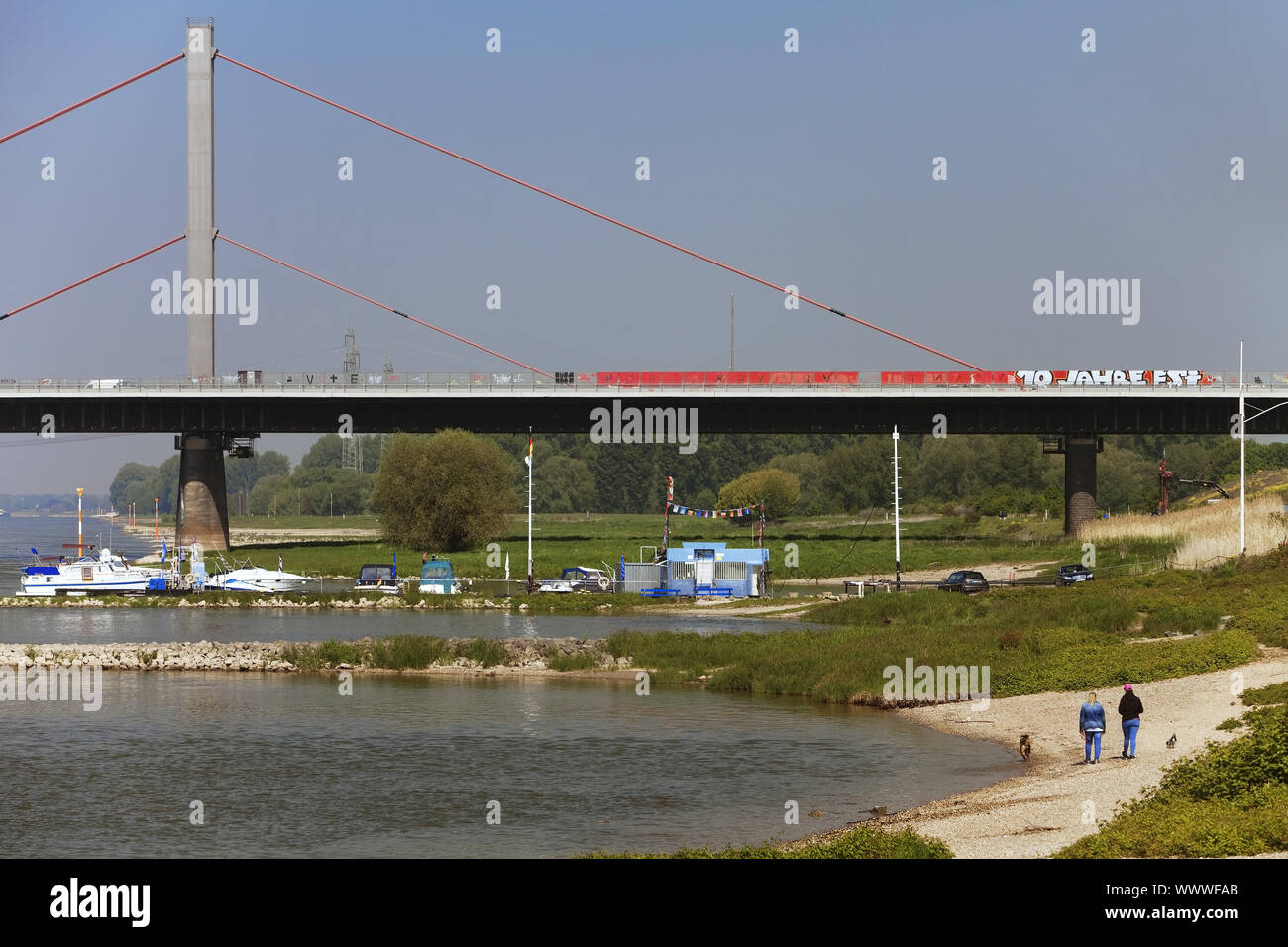 Brücke über Rhein, Leverkusen, Bergisches Land, Deutschland, Europa Stockfoto