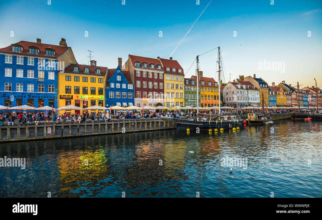 Nyhavn-Viertel ist eines der berühmtesten Wahrzeichen in Kopenhagen, Dänemark Stockfoto
