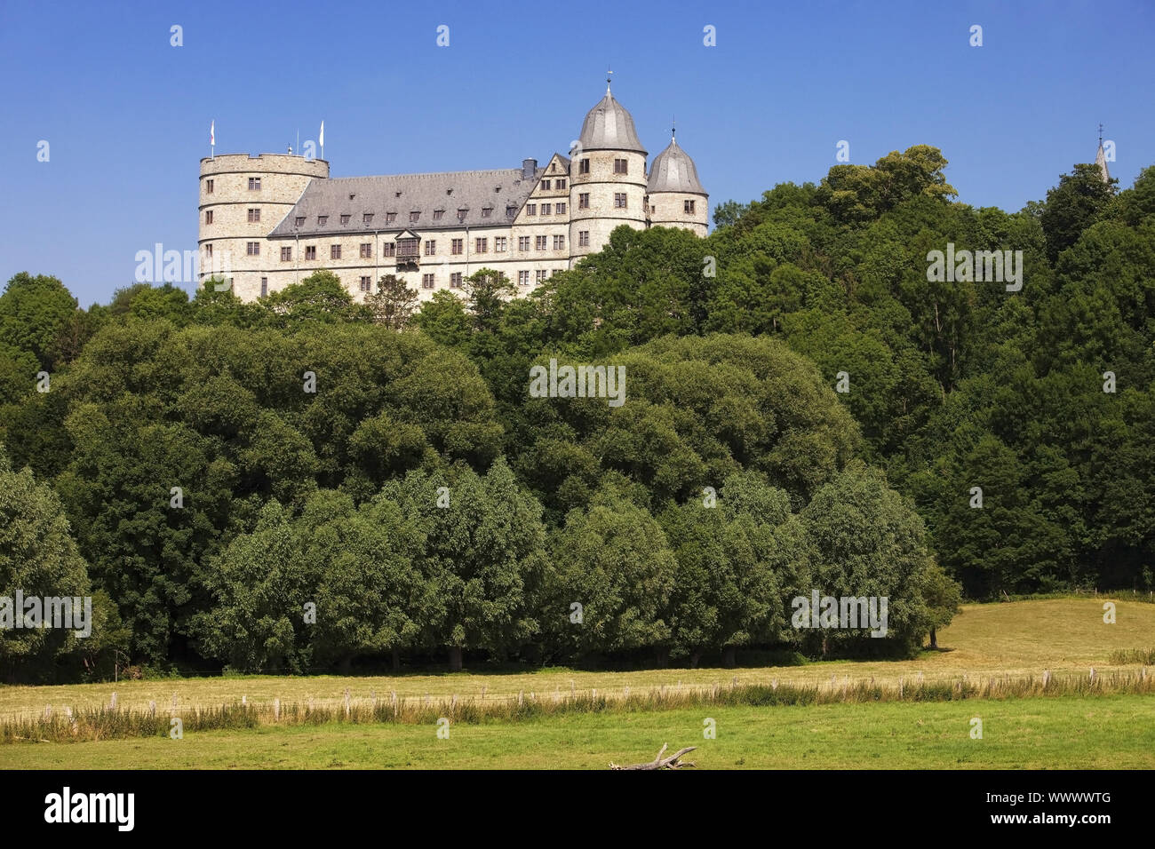 Dreieckburgen -Fotos und -Bildmaterial in hoher Auflösung – Alamy