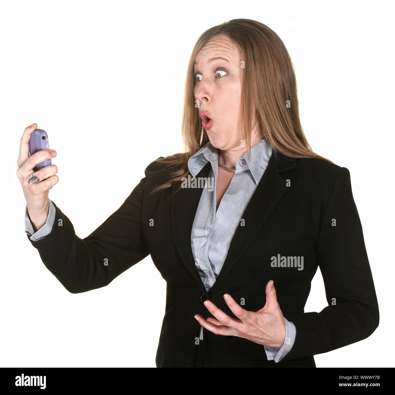 Schockiert professionelle Dame mit Telefon auf weißem Hintergrund Stockfoto