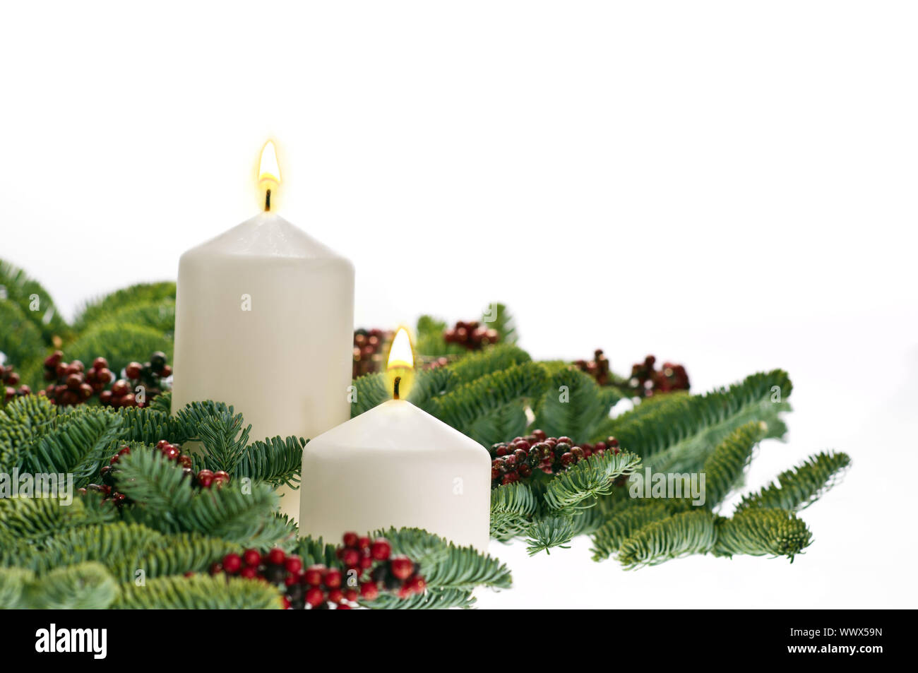 Zwei Kerzen im Advent Einstellung Stockfoto