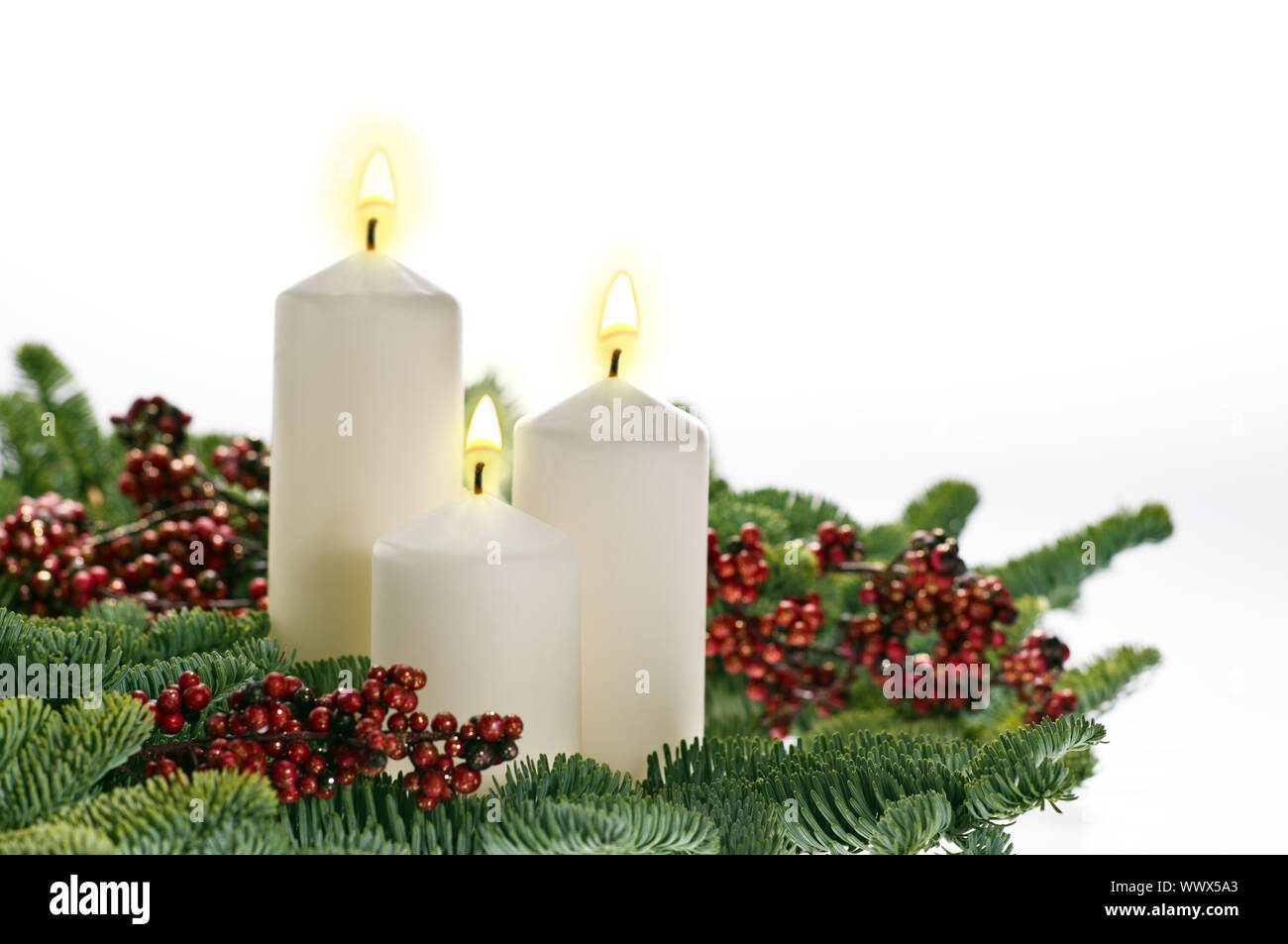 Drei Kerzen im Advent Einstellung Stockfoto