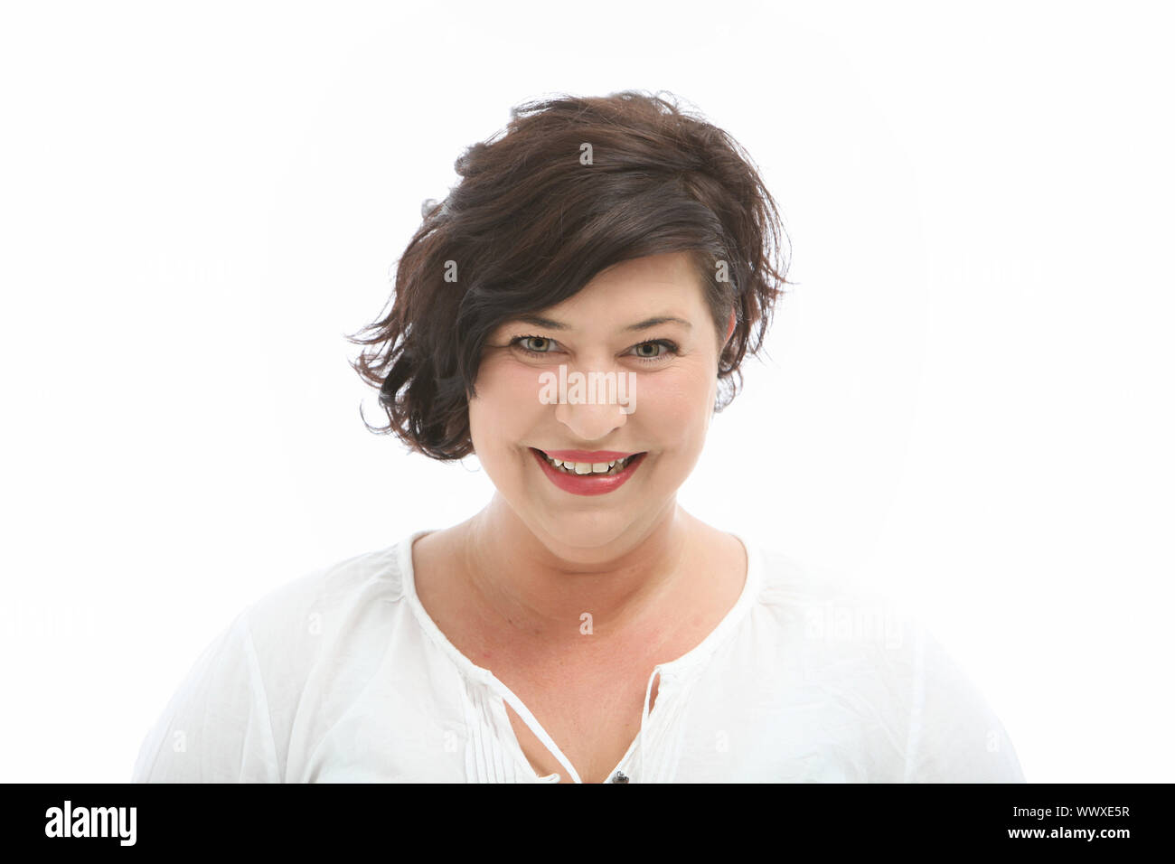 Frau mittleren Alters lacht - auf weißen Deutsch Englisch Französisch Mitte isoliert - gealterte Frau lacht - auf Isolierte Stockfoto