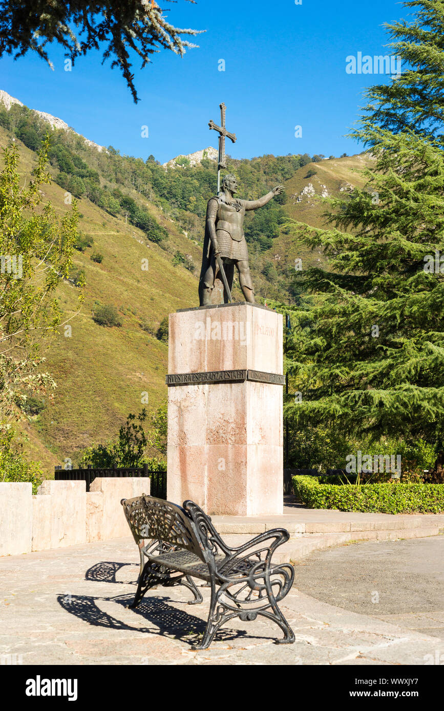 Statue aus der Worrior Pelayos, der Victor bei Covadonga und der erste König von Asturien Stockfoto