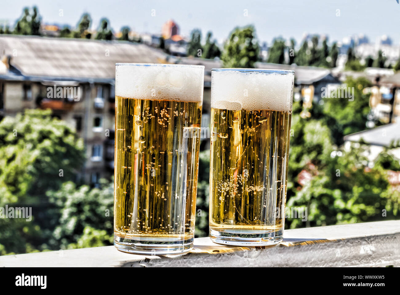 Sommer. Handwerk Bier im Glas in einem Pub Stockfoto