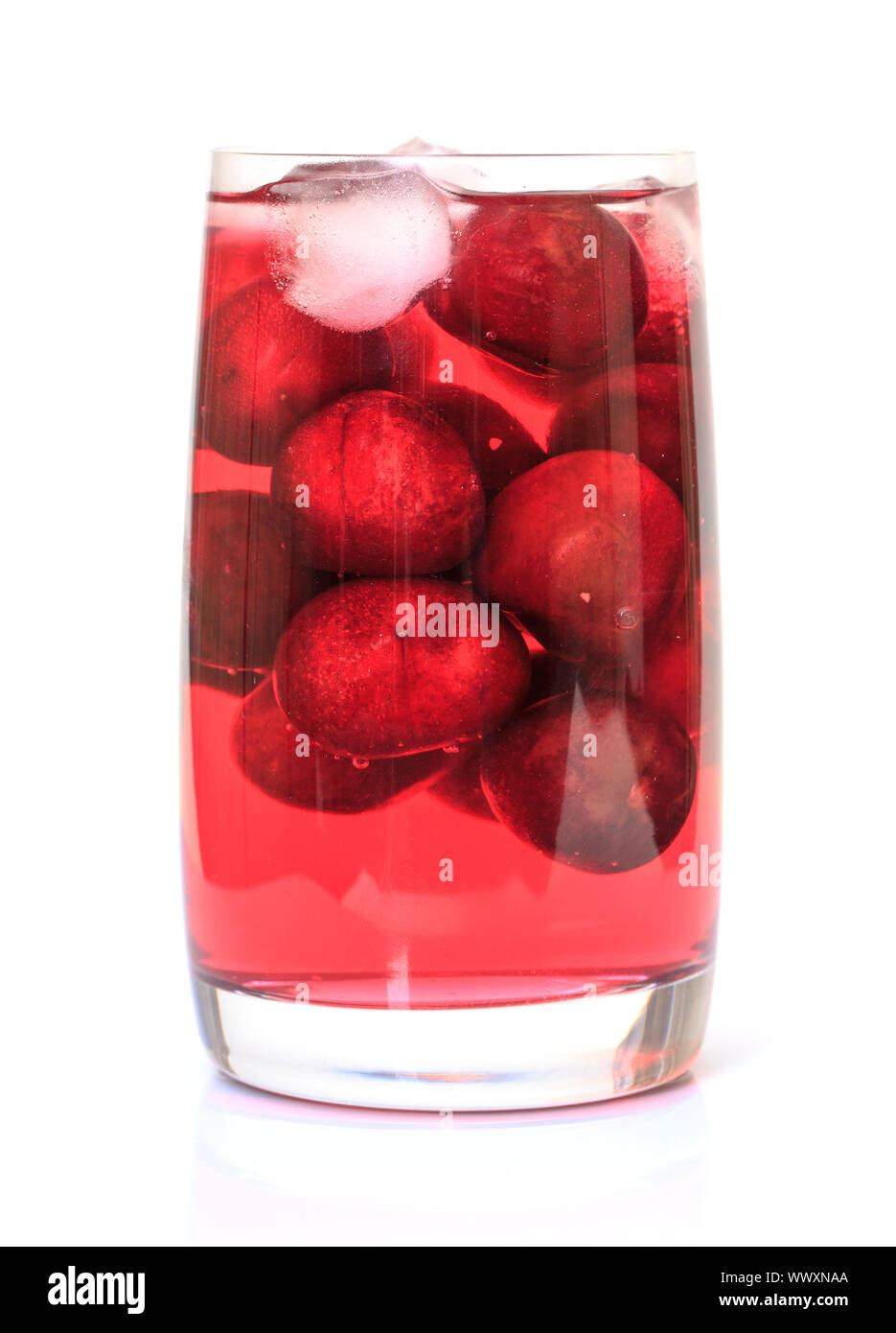 Kirschkompott mit Beeren im Glas Stockfoto