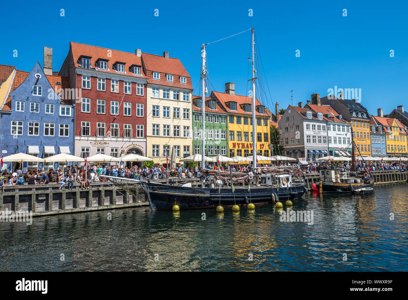 Nyhavn-Viertel ist eines der berühmtesten Wahrzeichen in Kopenhagen, Dänemark Stockfoto
