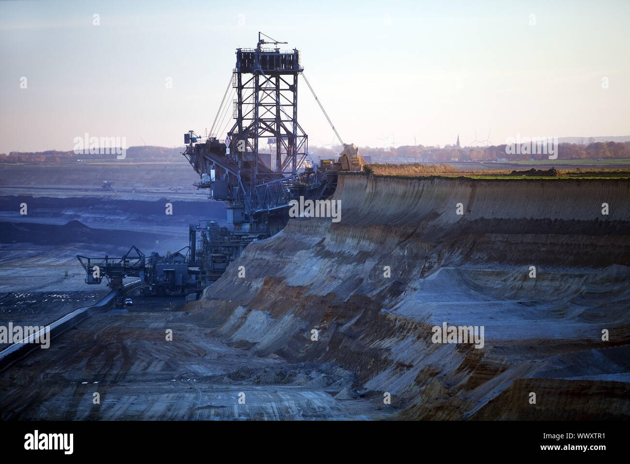 Braunkohle Tagebau mit Schaufelradbagger, Garzweiler, Juechen, Deutschland, Europa Stockfoto
