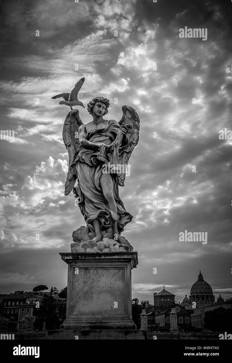 Skulptur von Engel mit Veronicas Veil, Sant'Angelo Brücke, Rom Stockfoto