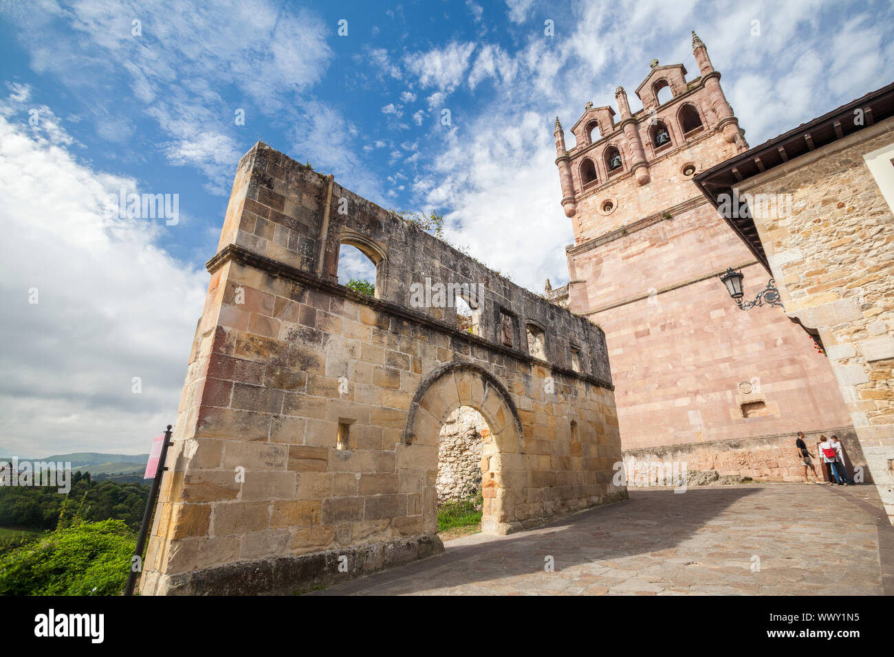 Kirche Santa Maria de Los Angeles, San Vicente De La Barquera, Kantabrien, Spanien Stockfoto