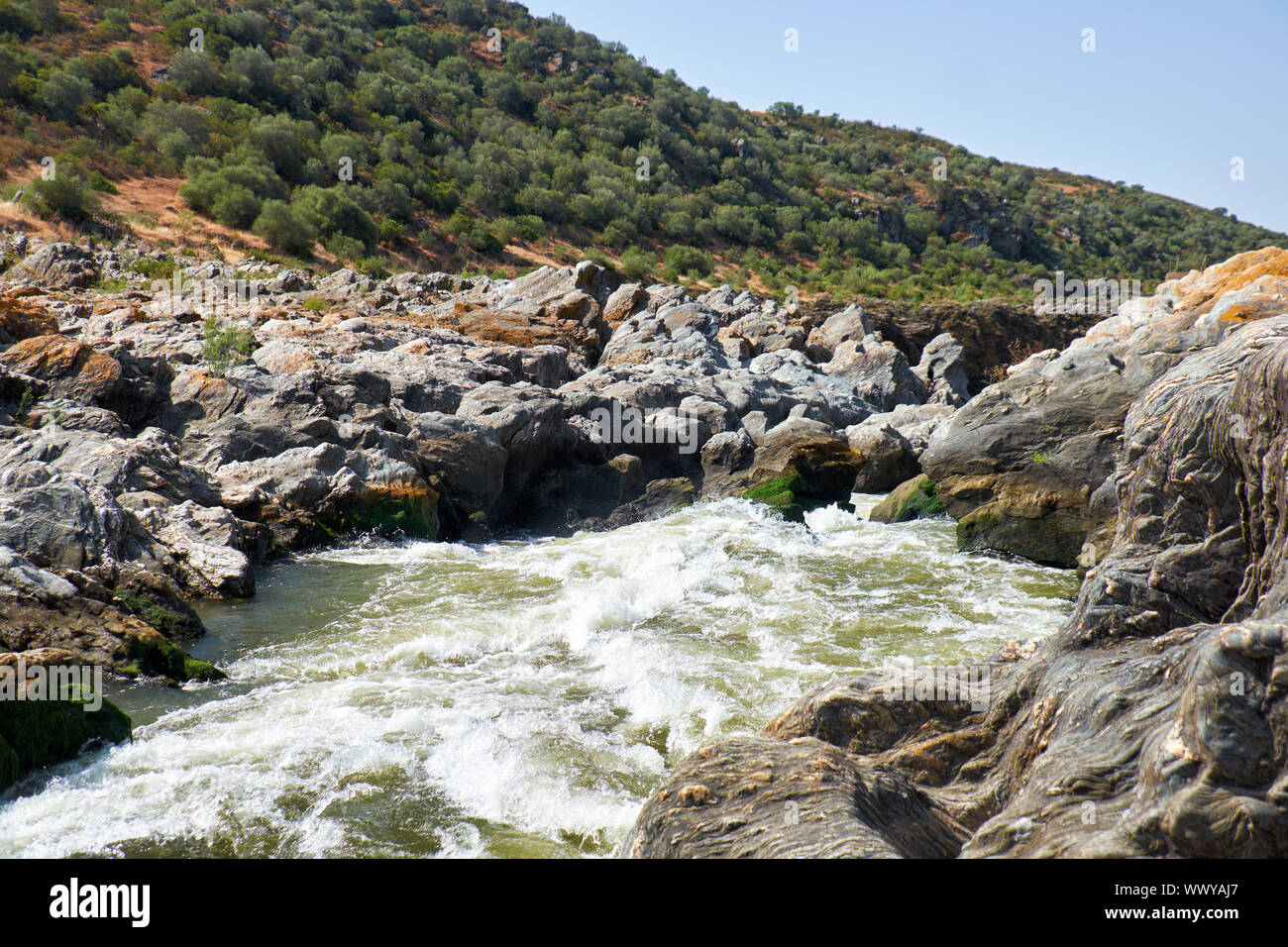 Pulo do Lobo oder Wolf sprung Wasserfall und Kaskade auf dem Fluss Guadiana, Alentejo, Portugal Stockfoto