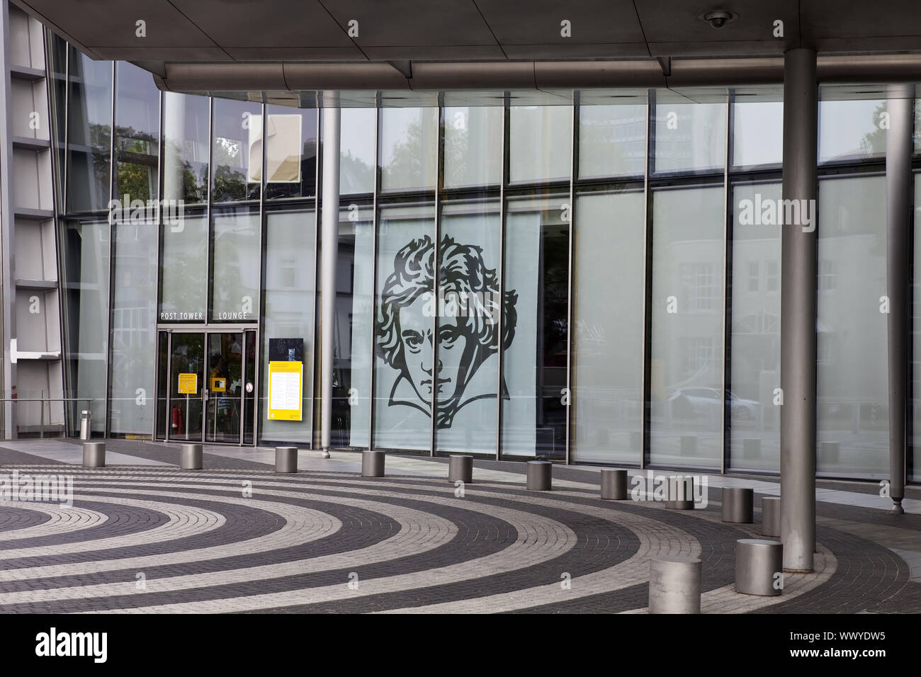 Zeichnung von Ludwig van Beethoven in der gläsernen Fassade der Post Tower, Bonn, Deutschland, Europa Stockfoto