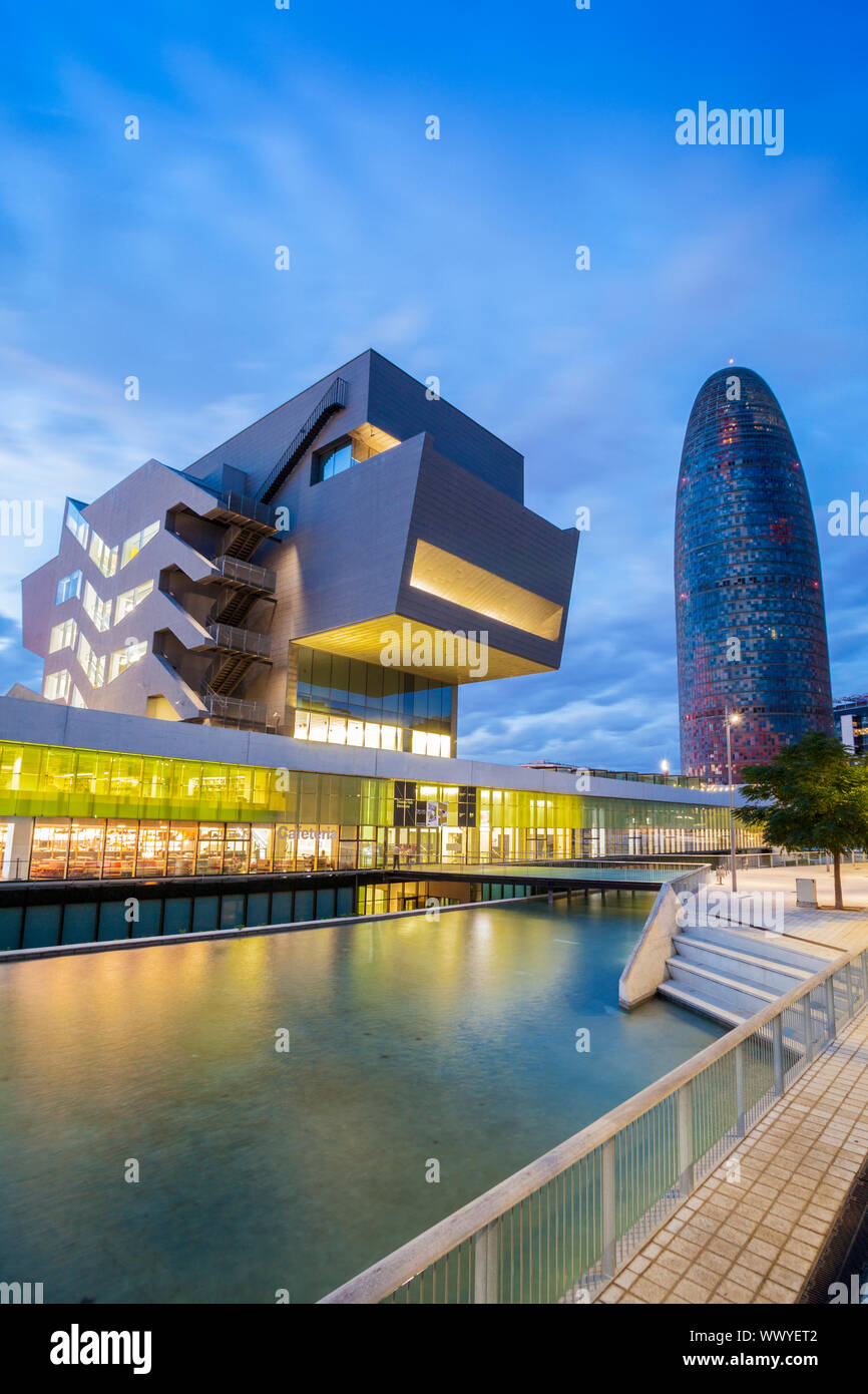 Torre Agbar Bau und Design Museum von Barcelona, Barcelona, Spanien Stockfoto