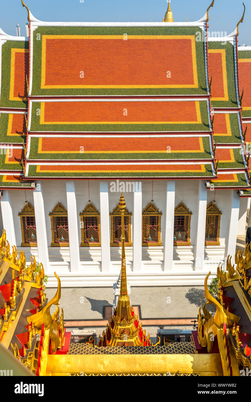 Die buddhistischen Tempel Wat Ratchanatdaram im zentralen Viertel von Bangkok. Stockfoto