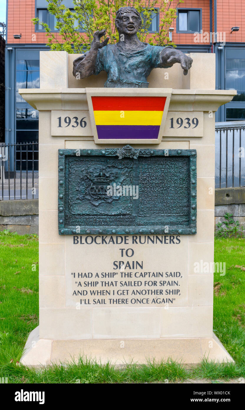 Denkmal für die Blockadebrecher nach Spanien 1936 - 1939 am Ufer des Flusses Clyde an Clydeside Broomielaw, Glasgow, Schottland, Großbritannien. Stockfoto
