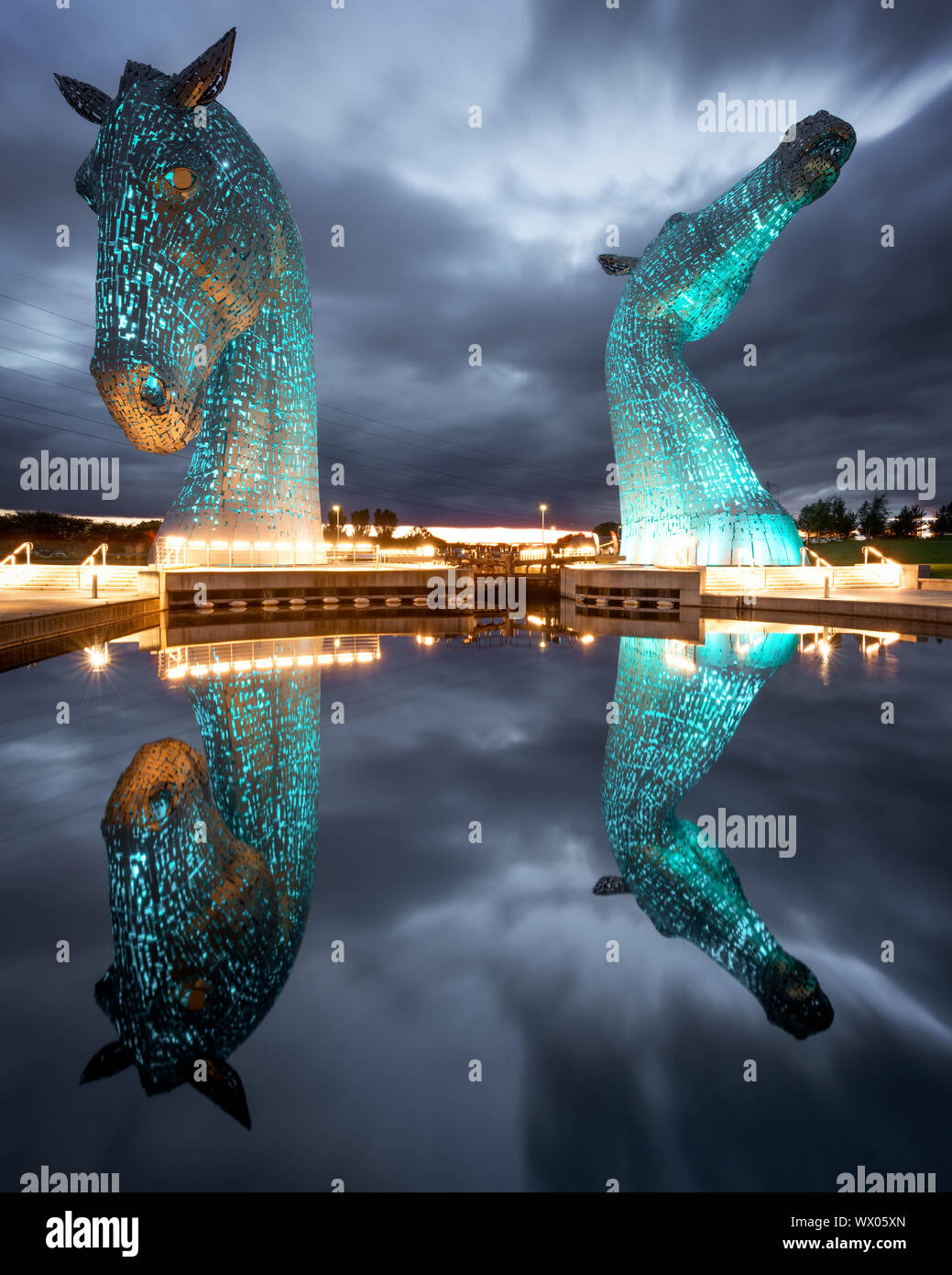 Der Aufbau Digital an der blauen Stunde, Forth und Clyde Kanal bei Helix Park, Stirling, Stirlingshire, Schottland, Großbritannien, Europa Stockfoto