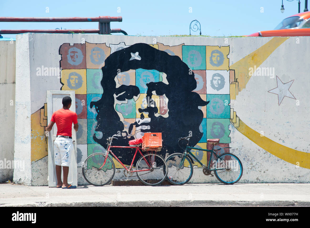 Bilder von Che Guevara entlang einer Straße in Havanna, Kuba, Karibik, Karibik, Zentral- und Lateinamerika Stockfoto
