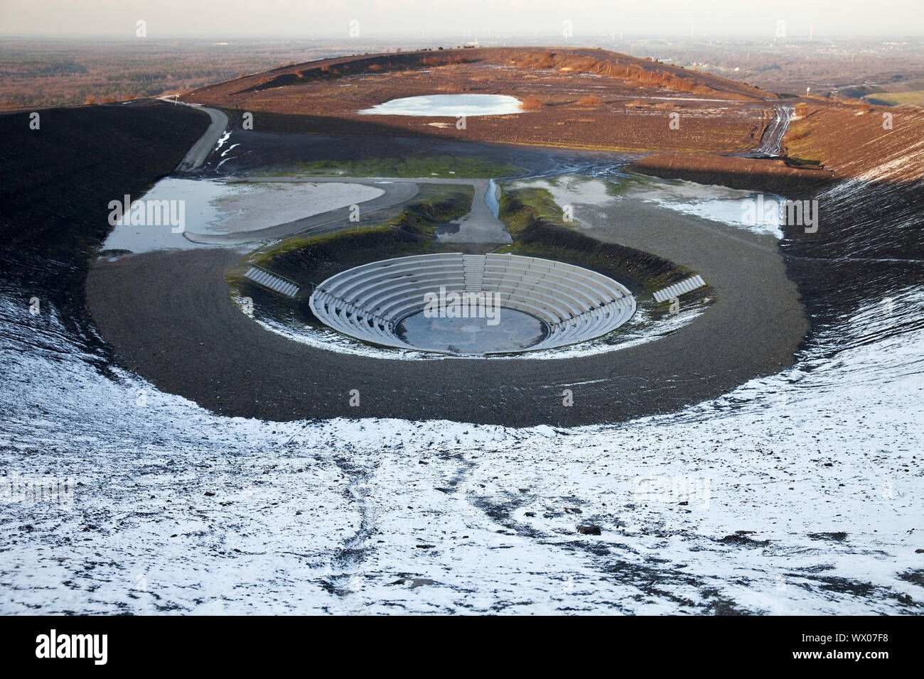 Das Amphitheater auf der Halde Haniel im Winter, Bottrop, Ruhrgebiet, Deutschland, Europa Stockfoto