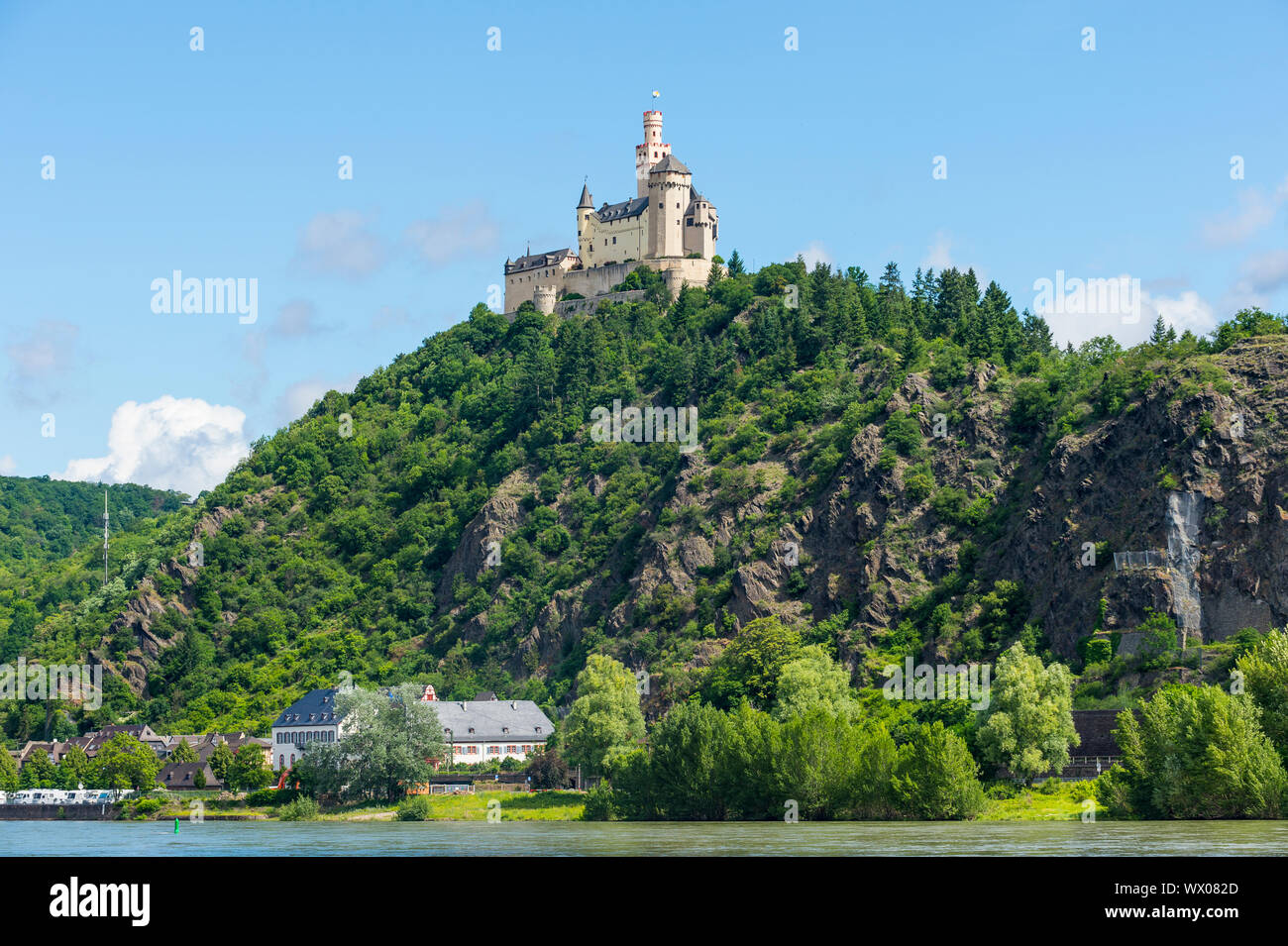 Der Marksburg mit Blick auf den Rhein, UNESCO Welterbe Mittelrheintal, Rheinland-Pfalz, Deutschland, Europa Stockfoto