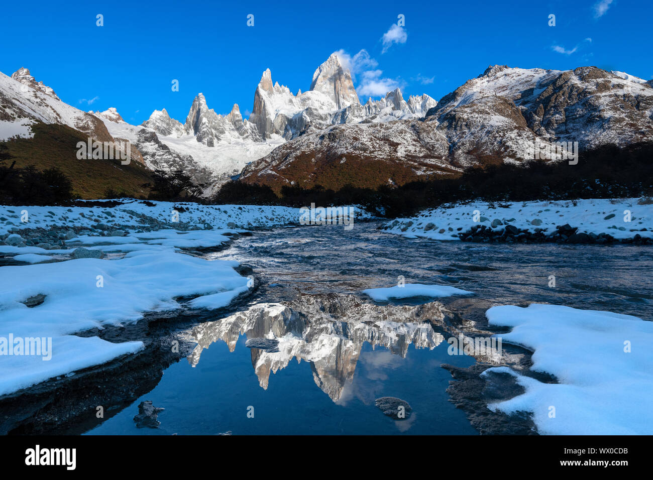 Schnee Szene des Mount Fitz Roy und Cerro Torre, Nationalpark Los Glaciares, UNESCO-Weltkulturerbe, Patagonien, Argentinien, Südamerika Stockfoto