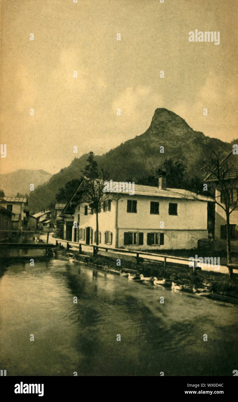 Die pinnacles in Oberammergau, Bayern, Deutschland c 1922. "Oberammergau: Bin M&#xfc;hlbach". Oberammergau ist bekannt für seine Passionsspiele, die alle zehn Jahre durchgeführt. Postkarte. Stockfoto