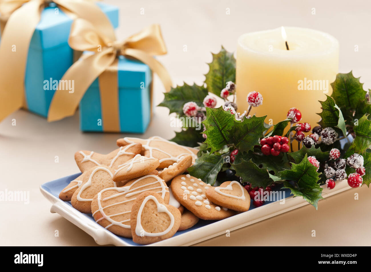 Weihnachtsplätzchen und präsentiert Stockfoto