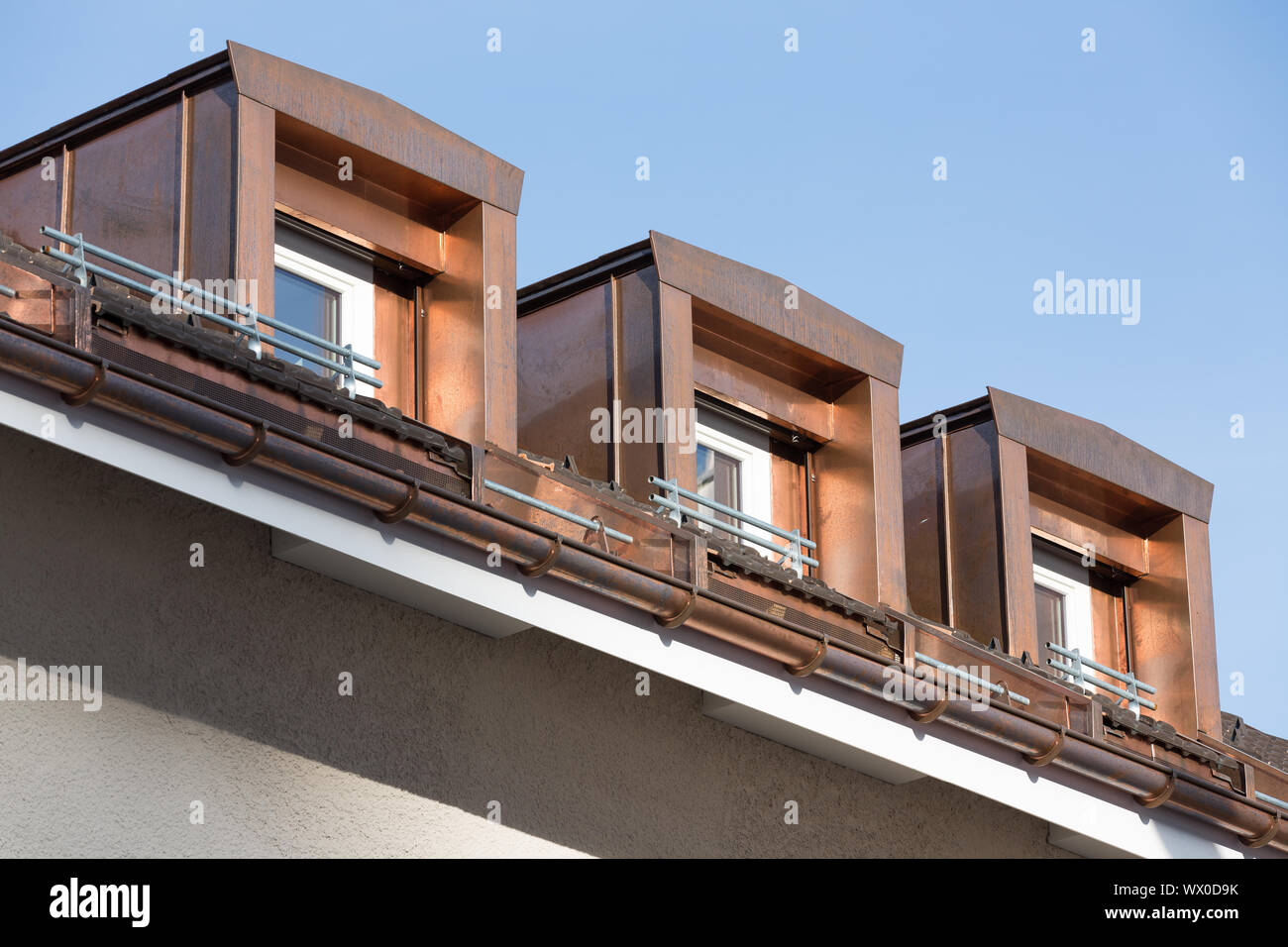 Drei Kupfer Gauben auf der Dachterrasse Stockfoto