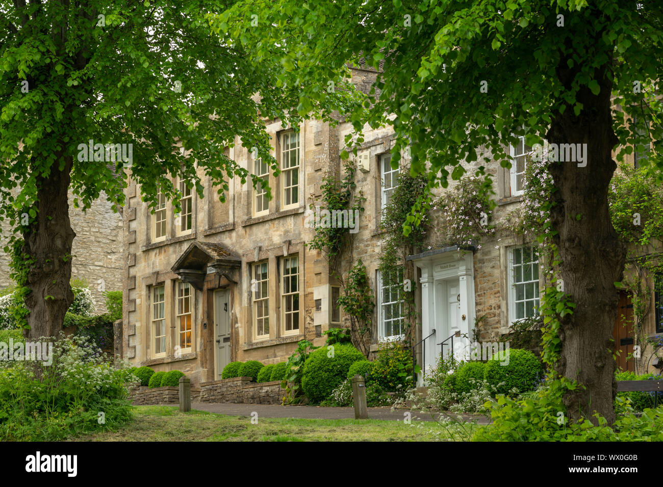 Häuser auf dem Hügel der Cotswolds Stadt Witney, Oxfordshire, England, Vereinigtes Königreich, Europa Stockfoto