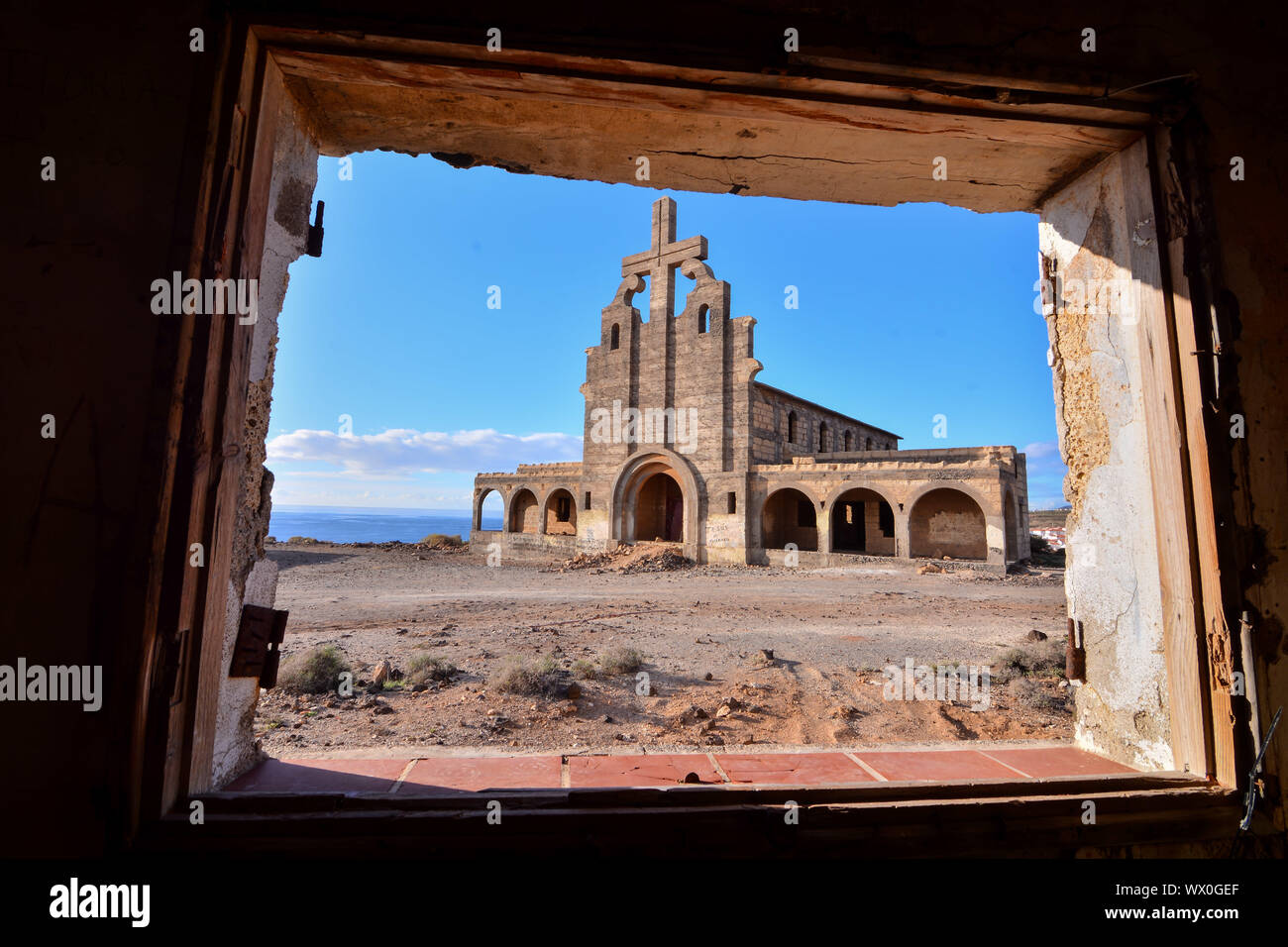 Verlassene Gebäude einer Militärbasis Stockfoto