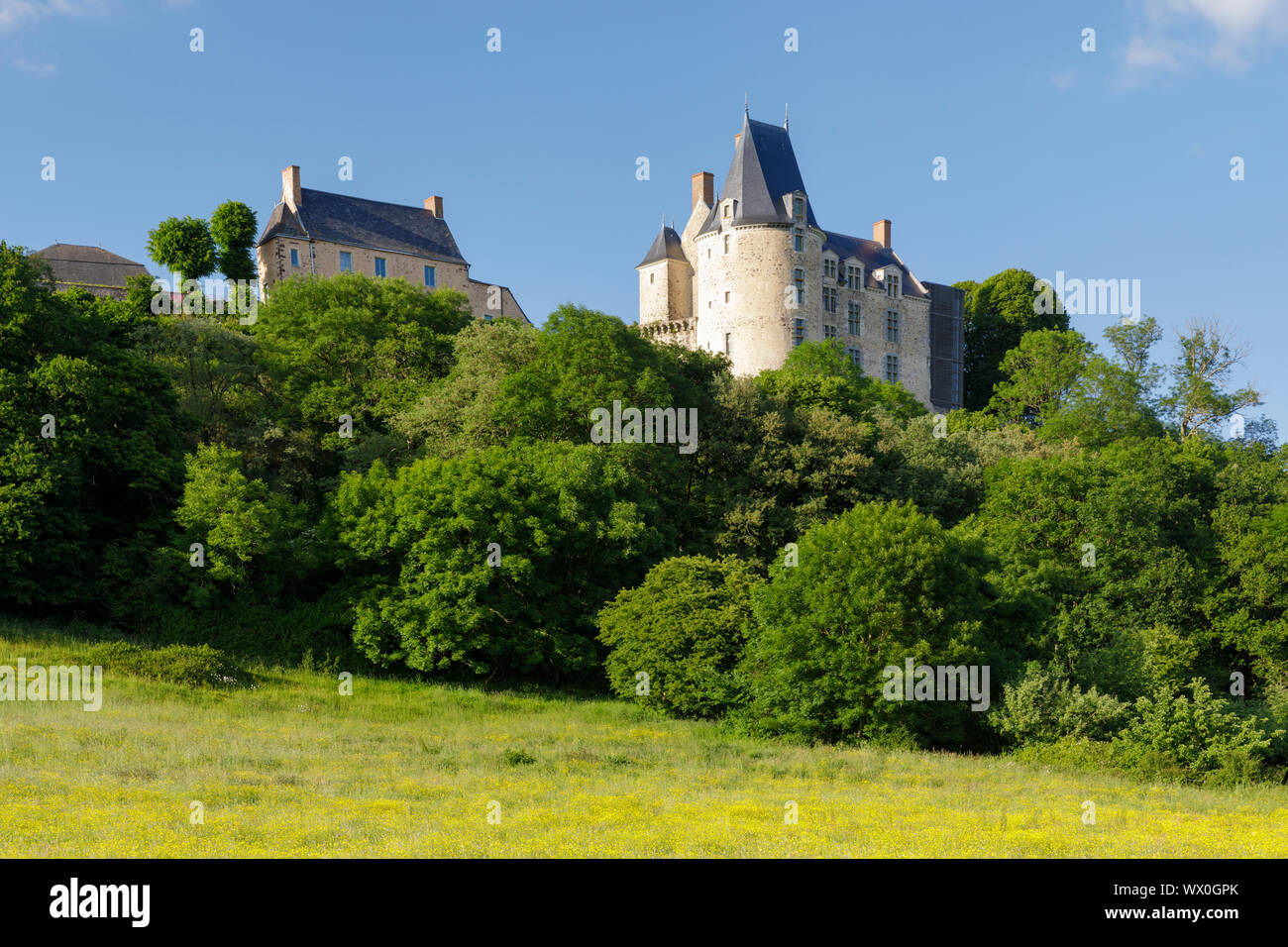 Das Bergdorf Saint-Suzanne in der Mayenne, Frankreich, Europa Stockfoto