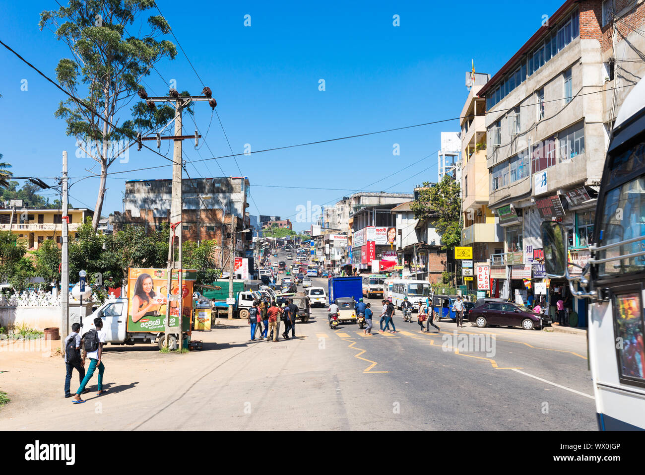 Einkaufsstraße in Kandy im Gebirge von Sri Lanka Stockfoto