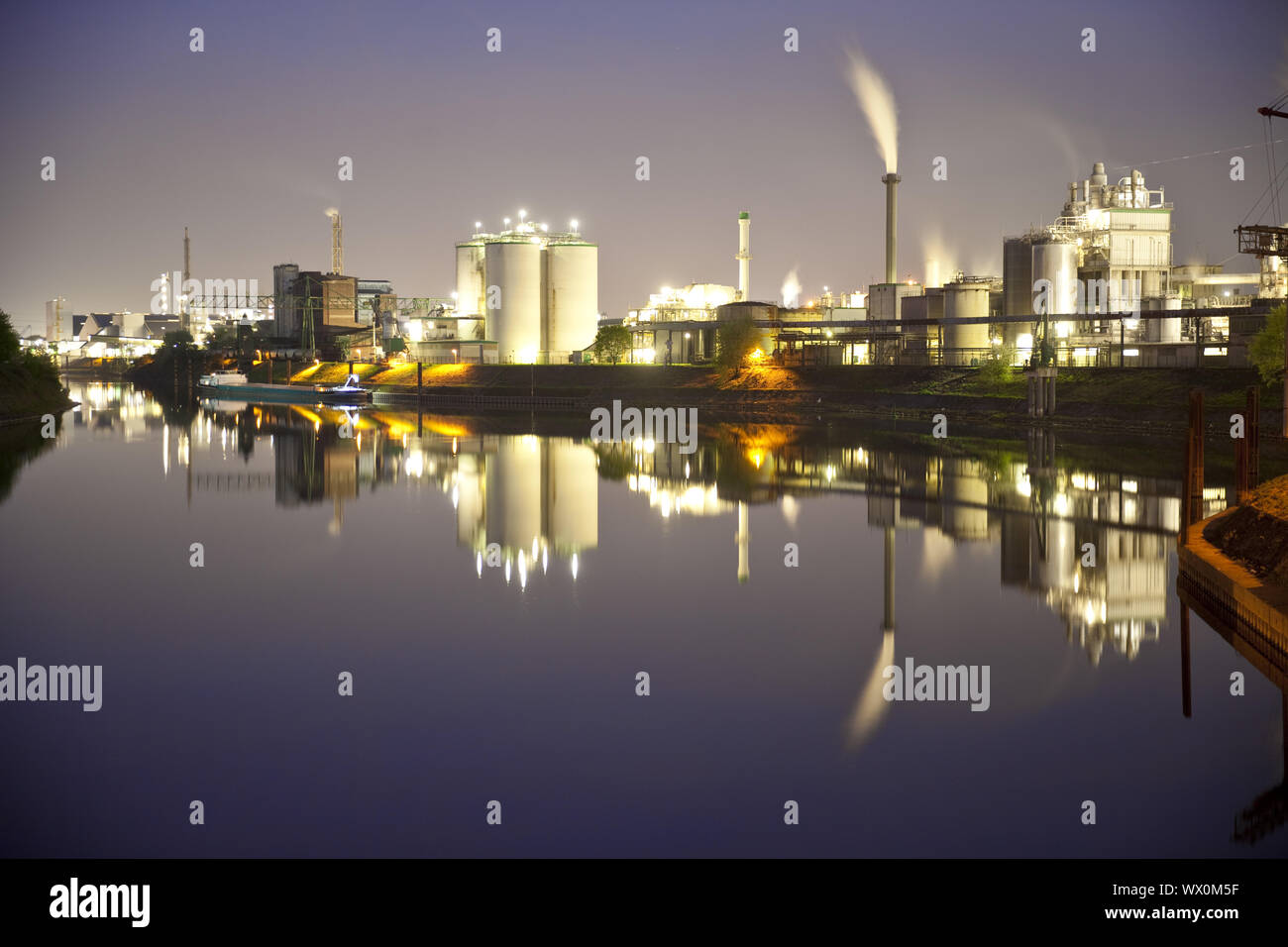 Rheinhafen am Abend, Krefeld, Niederrhein, Nordrhein-Westfalen, Deutschland, Europa Stockfoto