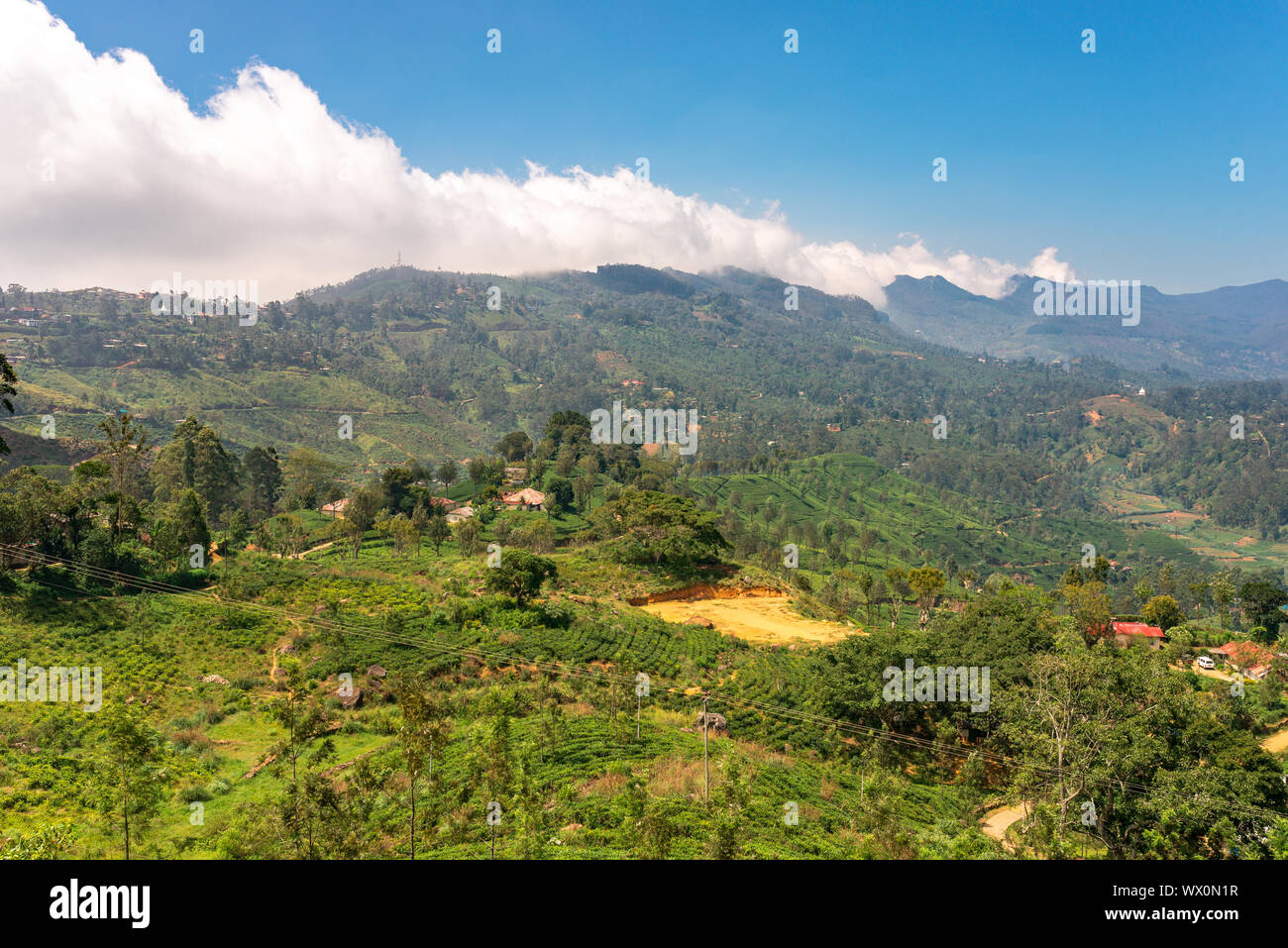 Riesige Wolken über in den Bergen der Horton Plains in Sri Lanka Stockfoto