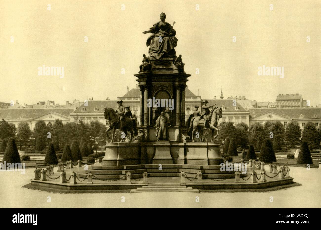 Das Denkmal Maria Theresia, Wien, Österreich, c 1935. Skulptur von Kaiserin Maria Theresia (1717-1780), entworfen von Caspar von Zumbusch und 1888 vorgestellt. Von "&#xd6; Österreich - Land und Volk", (Österreich, Land und Leute). [R. Lechner (Wilhelm M&#xfc;ller), Wien, c 1935] Stockfoto