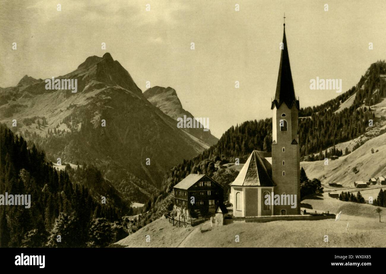 Kirche in Schr&#xf6;cken, Bregenzerwald, Österreich, c 1935. Die Kirche von Mari &#xe4; Himmelfahrt an Schr&#xf6;cken im Bezirk Bregenz, Vorarlberg. Von "&#xd6; Österreich - Land und Volk", (Österreich, Land und Leute). [R. Lechner (Wilhelm M&#xfc;ller), Wien, c 1935] Stockfoto