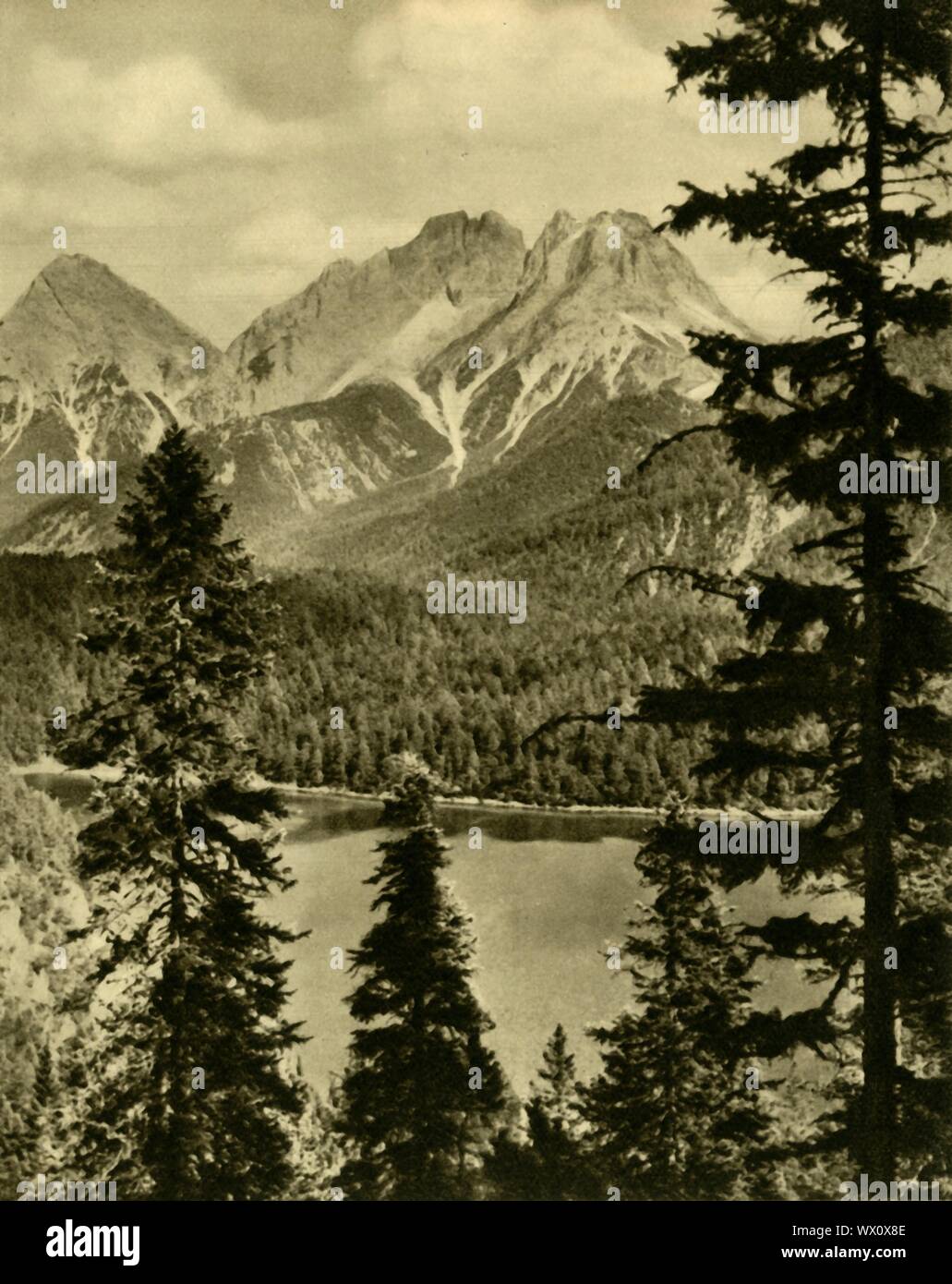 Die Blindsee und den Fernpass, Tirol, Österreich, c 1935. Blick auf den Blindsee, ein See in den Tiroler Alpen, mit den Fernpass, einem Pass erreicht 1212 Meter. Von "&#xd6; Österreich - Land und Volk", (Österreich, Land und Leute). [R. Lechner (Wilhelm M&#xfc;ller), Wien, c 1935] Stockfoto