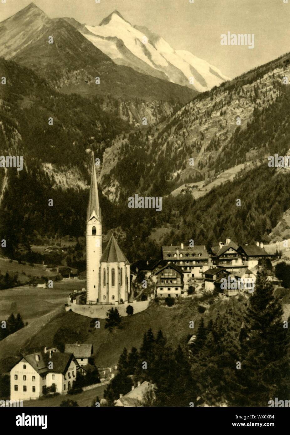 Die Kirche von St. Vincent, Heiligenblut bin Gro&#xdf; Glockner, Österreich, c 1935. Die Stadt von Heiligenblut (Heiliges Blut) bin Gro&#xdf; Glockner liegt am Fuße des Großglockners, dem höchsten Berg Österreichs, im Bundesland Kärnten. Die gotische Wallfahrtskirche, die dem Heiligen Vinzenz von Saragossa, wurde im späten 15. Jahrhundert. Von "&#xd6; Österreich - Land und Volk", (Österreich, Land und Leute). [R. Lechner (Wilhelm M&#xfc;ller), Wien, c 1935] Stockfoto