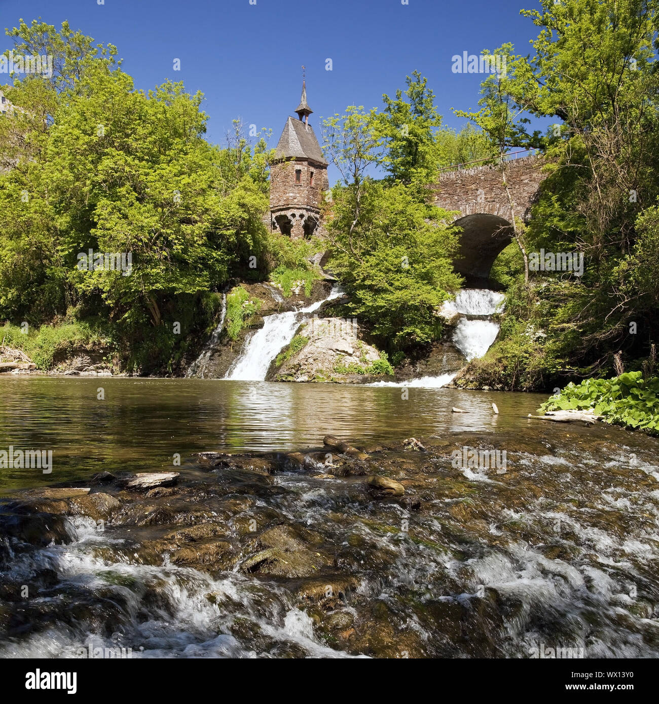 Kapelle am Wasserfall von Elzbach, Rogen, Eifel, Deutschland, Europa Stockfoto