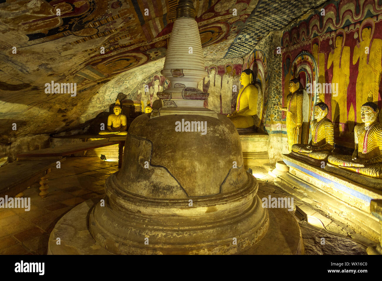 Die Dambulla Cave Tempel ist der größte und am besten erhaltene Höhlentempel in Sri Lanka Stockfoto