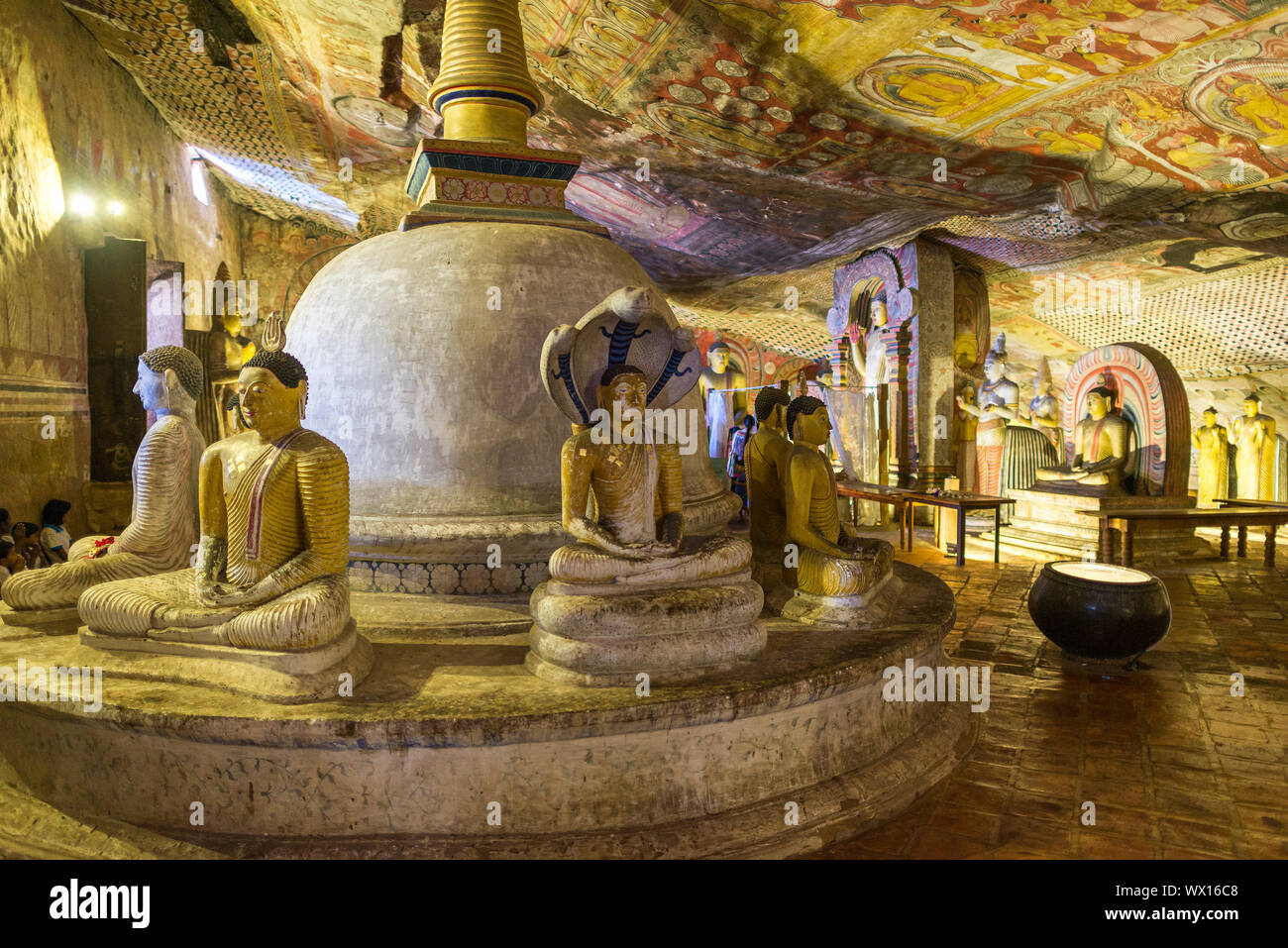 Die Dambulla Cave Tempel ist der größte und am besten erhaltene Höhlentempel in Sri Lanka Stockfoto