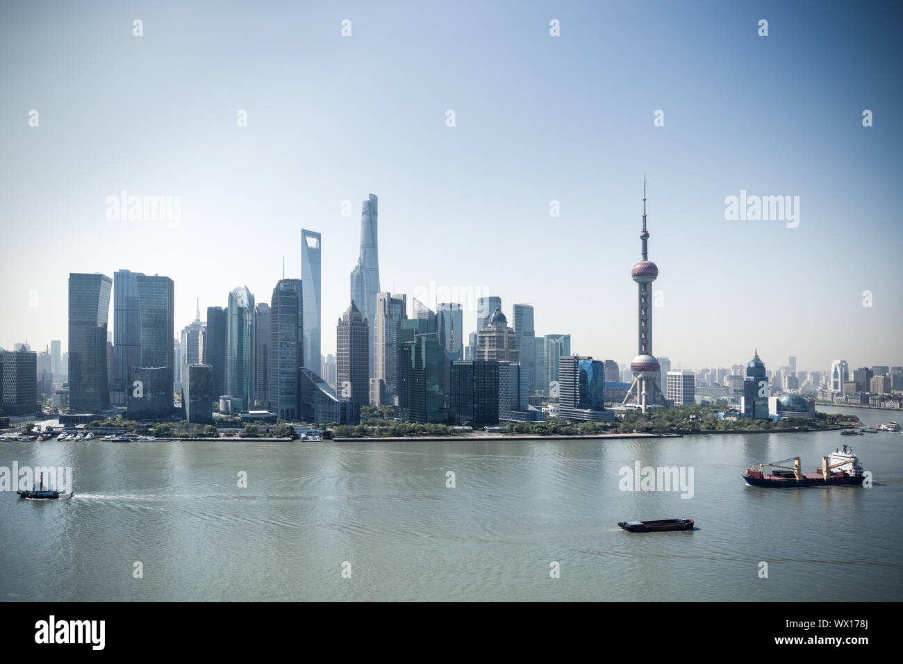 Skyline von Shanghai und schönen Fluss Huangpu Stockfoto