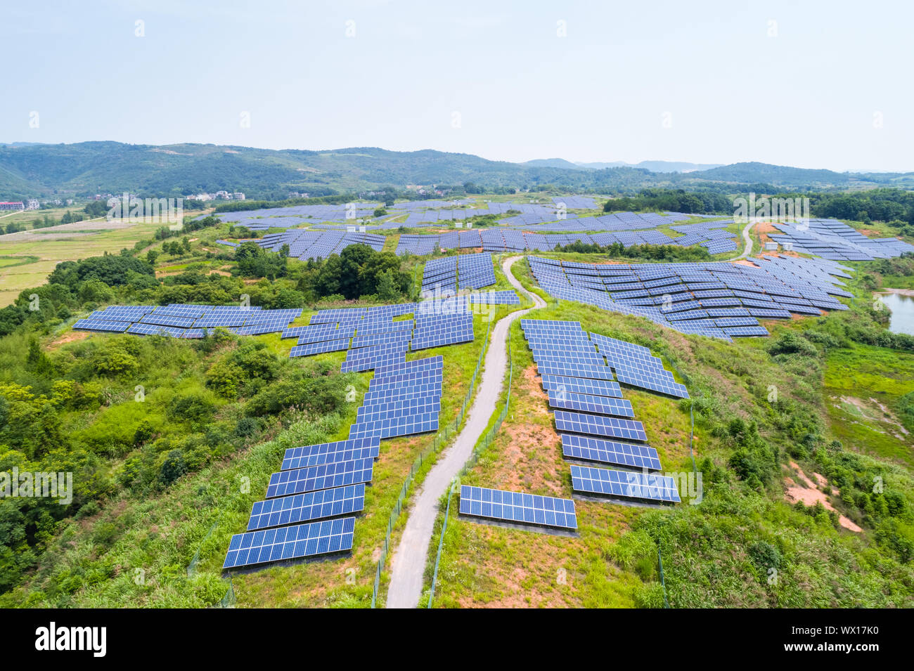 Luftaufnahme von hillside Solarenergie Stockfoto