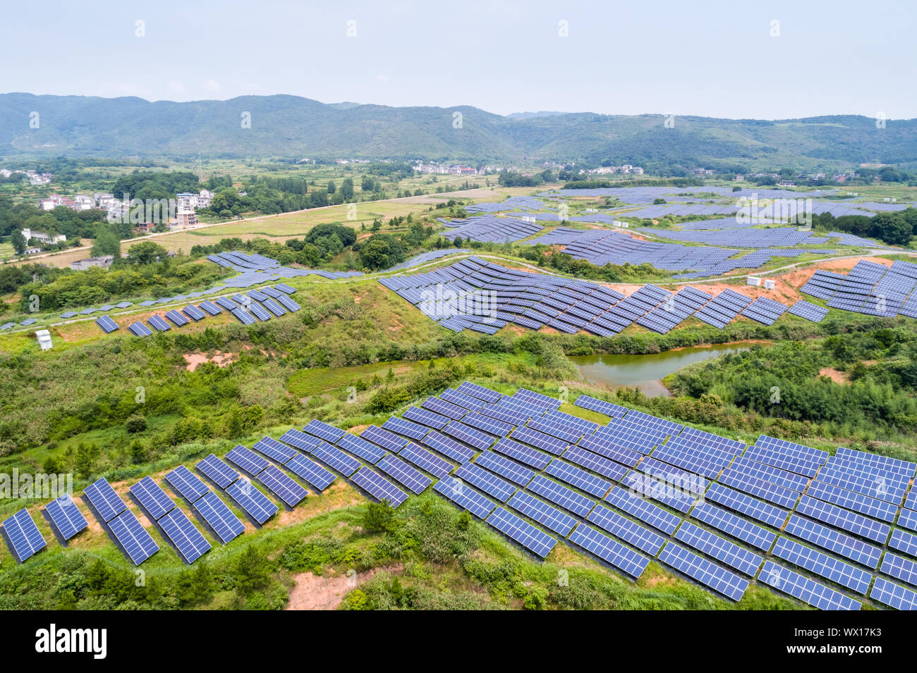 Luftaufnahme von hillside Solarenergie Stockfoto